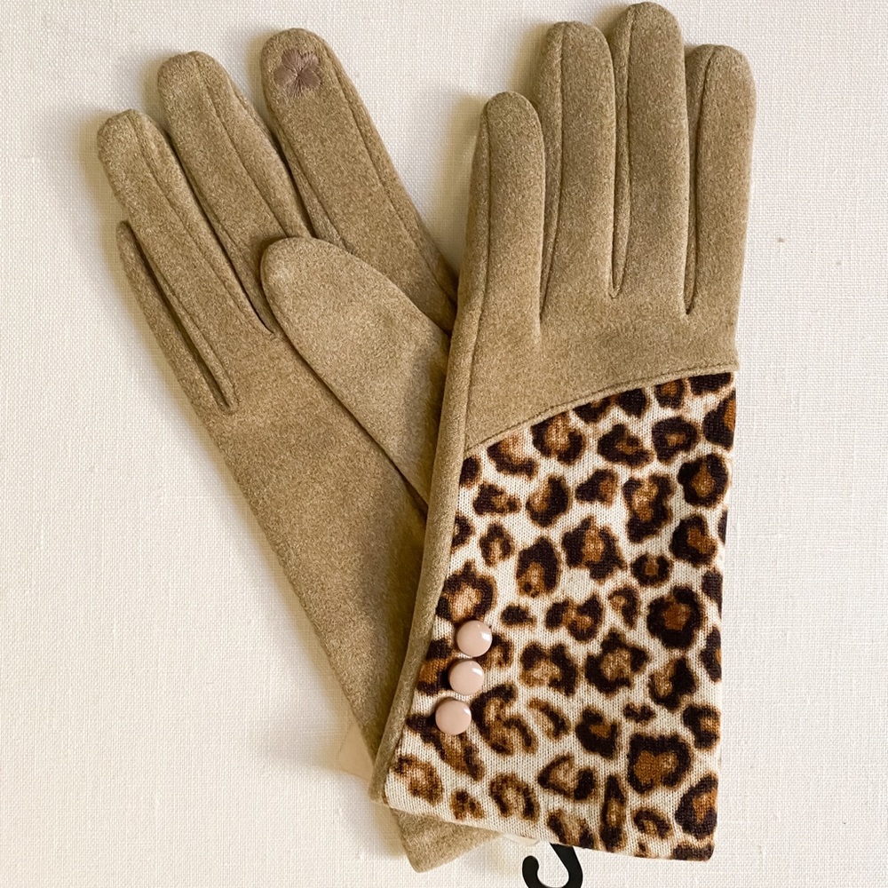 Leopard gloves 🧤